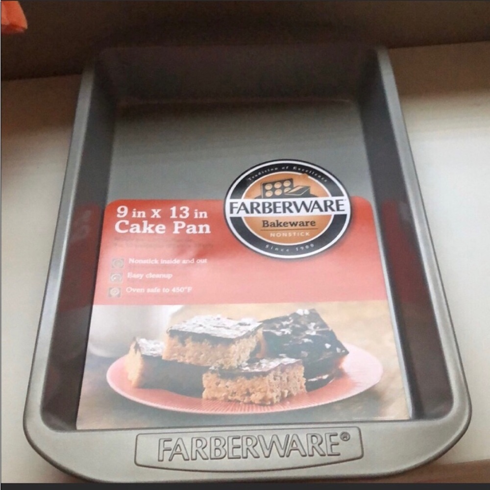 New Farberware 9”X13” Non Stick Metal Cake Pan Bakeware